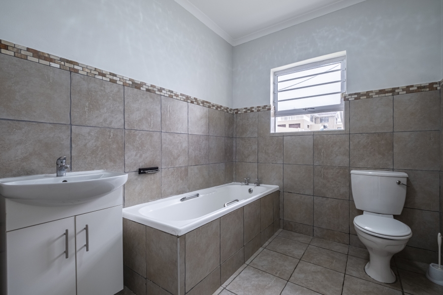 4 Bedroom Property for Sale in Seaview Eastern Cape